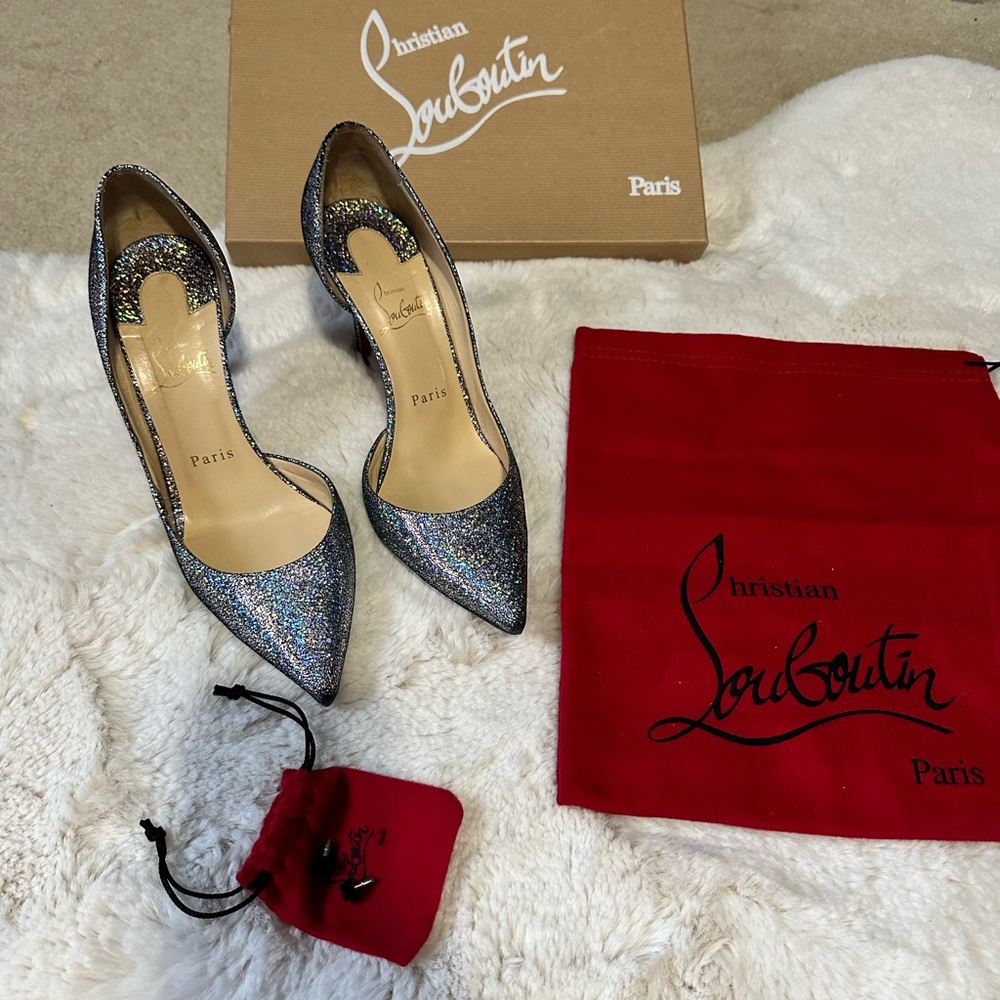 🎀 Christian Louboutin Iriza 100 Nappa Mica silver red bottoms.
